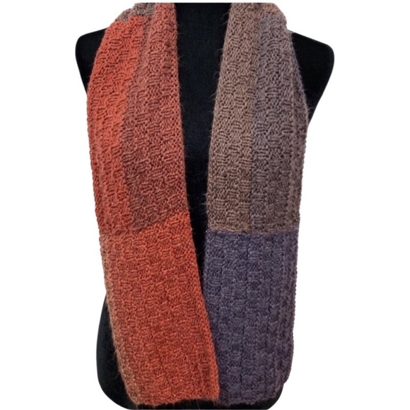 MULTI COLOR KNITTED FASHION SCARF - Picture 1 of 3